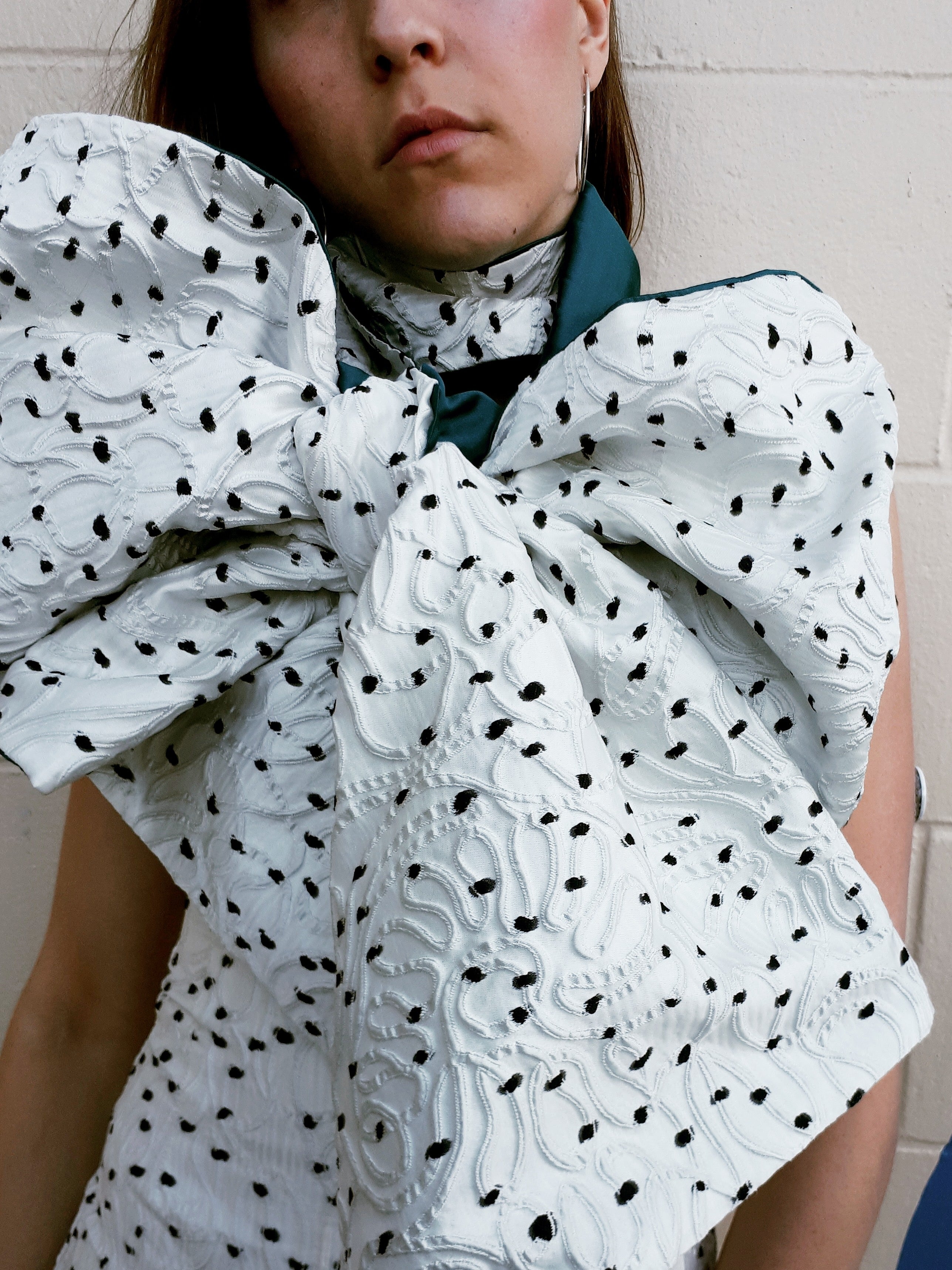 White Dot jacquard Jewel neck with Bow