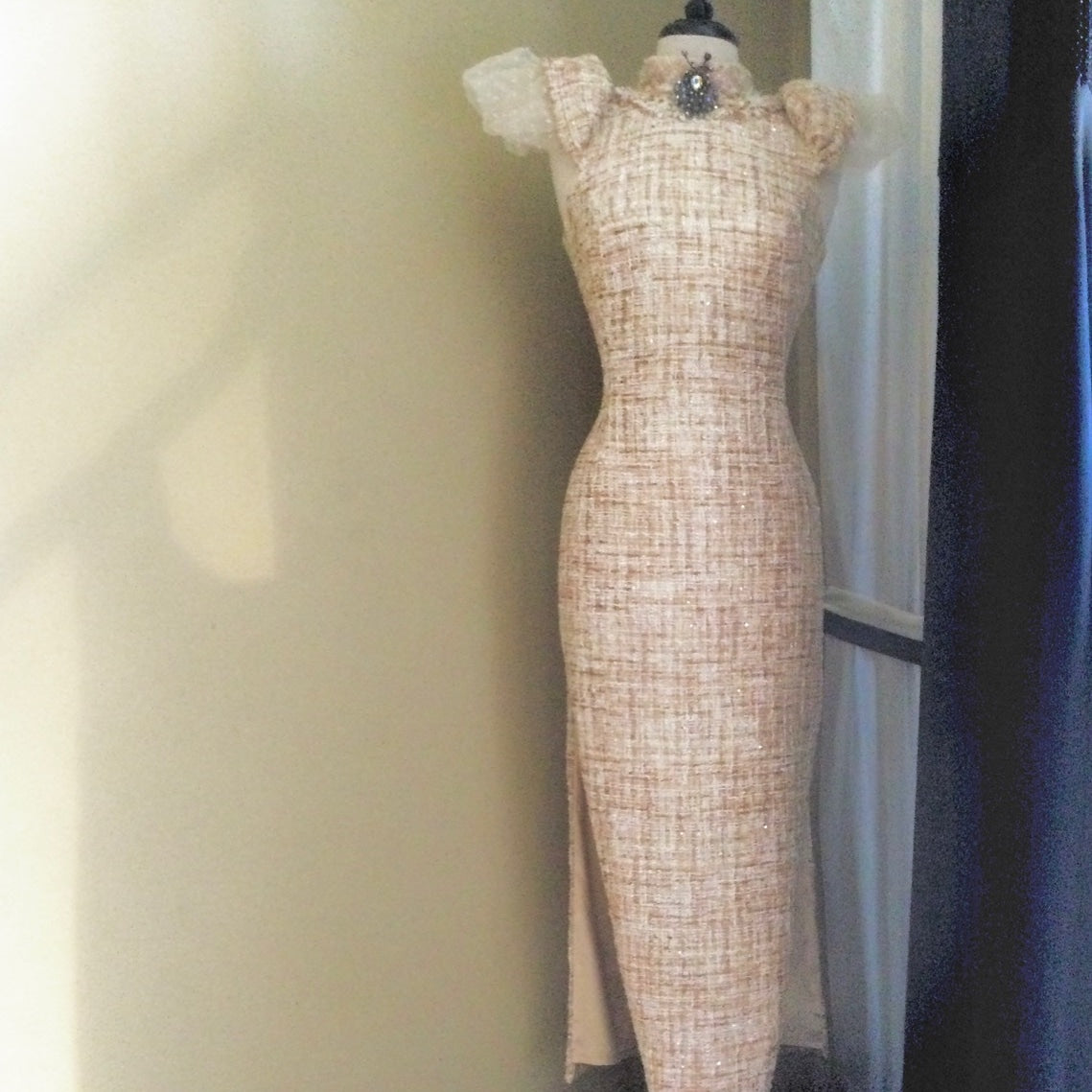 Beige tweed long dress with detailed puff sleeve and collar